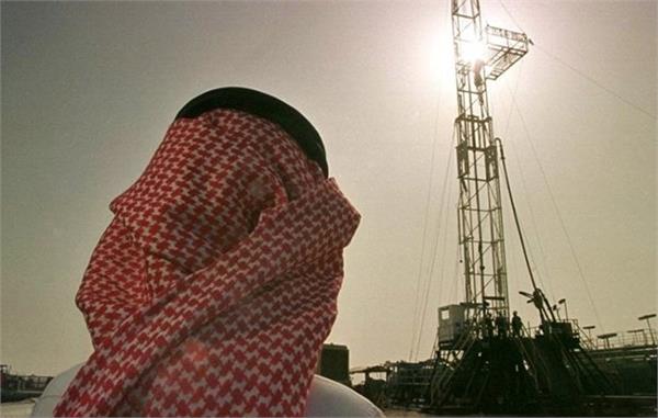 عربستان صادرات نفت را ۵۲۰ هزار بشکه در روز کاهش می‌دهد