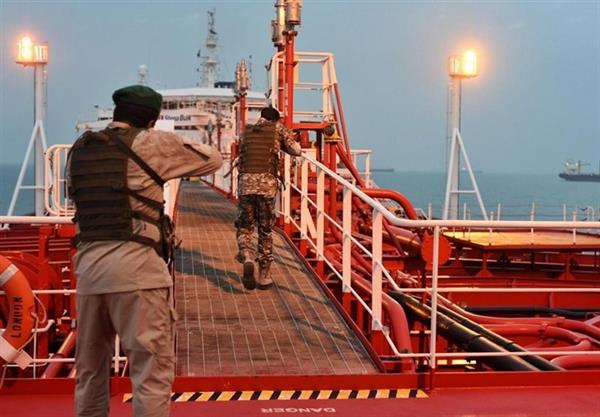 اقدام آمریکا در توقیف نفت کش حامل نفت ایران در دریای عمان ناکام ماند