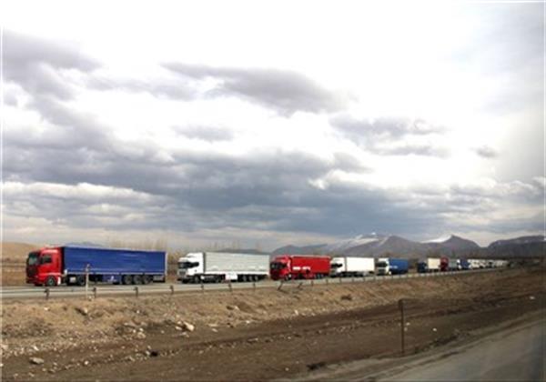 عبور روزانه ۱۰۰۰ کامیون از مرز ایران و ترکمنستان