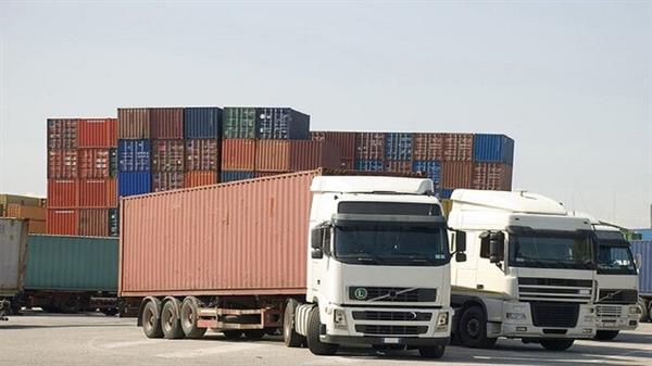 مشکل خروج کامیون ها در مرز مهران حل شد/ صادرات کالا در حال انجام است