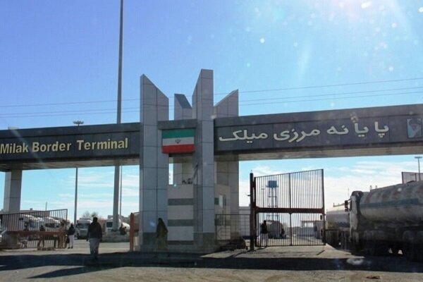 کامیون دارهای ایرانی پشت مرز پاکستان