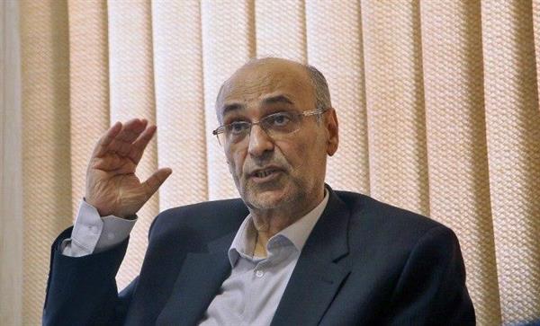 سیدمهدی حسینی:کاهش بیشتر قیمت نفت راه معامله ایران و آمریکا را باز می‌کرد