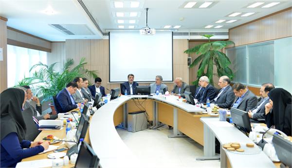 چهارمین نشست کمیسیون تسهیل تجارت و توسعه صادرات اتاق تهران برگزار شد / هیات‌های تجاری فعلا در حال بررسی اقتصاد ایران هستند / افت 15 درصدی صادرات در چهارماهه نخست سال 1394