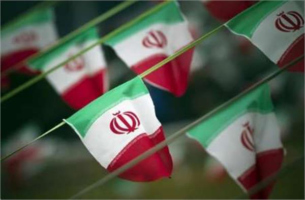 صندوق بین المللی پول: نفت ارزان، ایران را تضعیف می کند