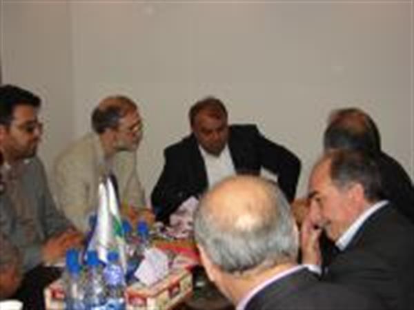 بازدید وزیر نفت از غرفه اتحادیه صادرکنندگان فراورده های نفت، گاز و پتروشیمی ایران