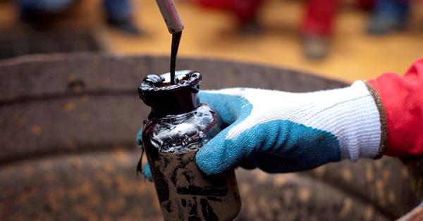 کاهش قیمت نفت خام به کانال ۸۱ دلاری
