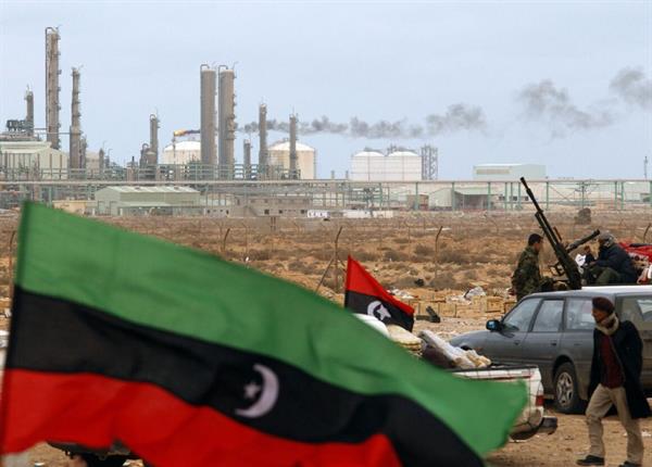 صادرات فرآورده‌های نفتی از بنادر شرق لیبی مجوز می‌گیرد
