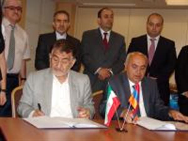 دیدارهای اولین روز حضور هیات ایرانی در ارمنستان//امضای موافقت‌نامه تجاری بین اتاق تهران و ایروان