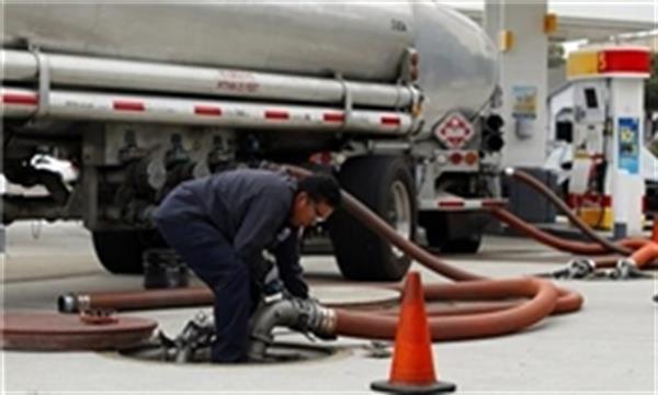ادامه روند صعودی قیمت بنزین در آمریکا/ بنزین 2100 تومانی در آمریکا