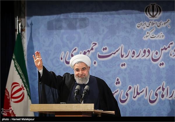عکس یادگاری روحانی با دستاوردهای نفتی دولت‌ قبل