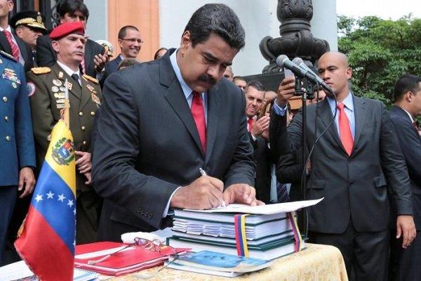 بودجه ۶ برابر شد/ مادورو یک تنه بودجه ۲۰۱۷ را جلو می‌برد