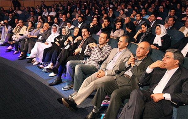 اعضای هیات نمایندگان اتاق تهران در میان نیکوکاران خالق بانوی اردیبهشت نشان نیکوکاری دریافت کرد