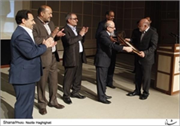 رئیس دانشگاه شیراز از زنگنه قدردانی کرد