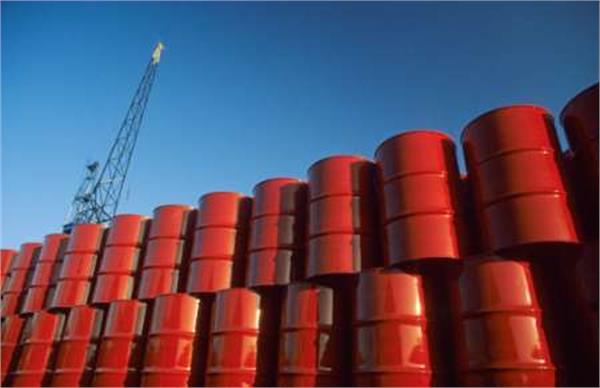 Iran, Greece, US refined products cause drop in oil price