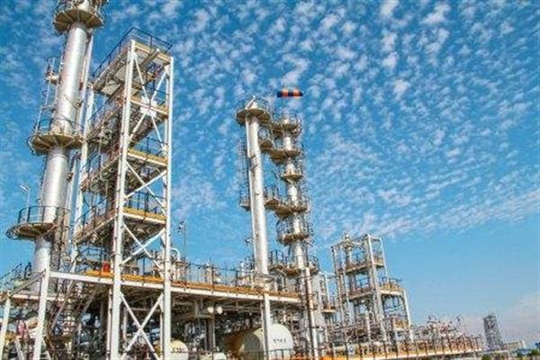 کاهش قیمت جهانی پتروشیمی ایران/ سایه نفت ارزان بر سر پتروشیمی‌ها