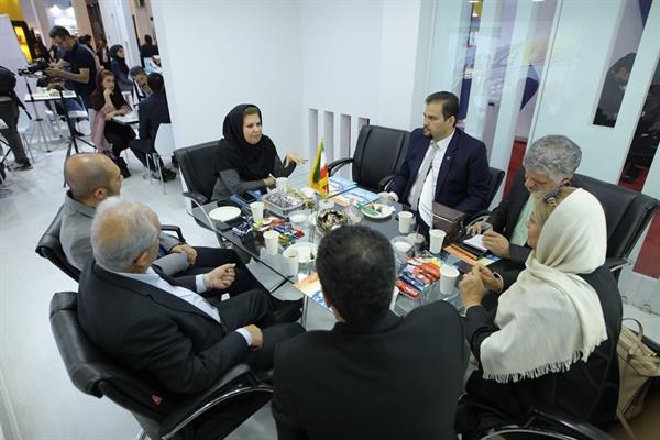 اولین روز نمایشگاه 98 11