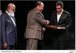 مدیرکل روابط عمومی وزارت نفت نشان عالی روابط عمومی دریافت کرد
