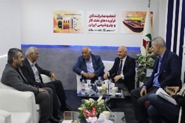 گزارش تصویری از اولین روز بیست و هفتمین نمایشگاه بین المللی نفت و گاز پالایش  44