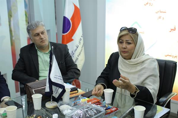 اولین روز نمایشگاه 98 12