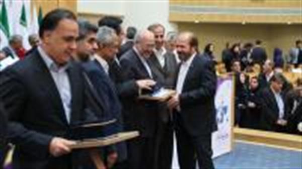 اتحادیه صادرکنندگان فراورده های نفت گاز و پتروشیمی ایران به عنوان تشکل نمونه سال 92 معرفی شد