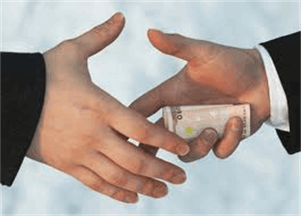 بازداشت سلطان بازار پتروشیمی/ پرونده‌ای بزرگتر از فساد ۳هزار میلیاردی
