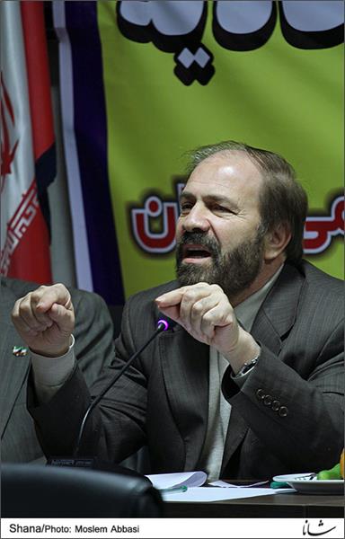 نشست خبری خسروجردی، رییس هیات مدیره اتحادیه صادرکنندگان فرآورده های نفتی، گاز و پتروشیمی ایران