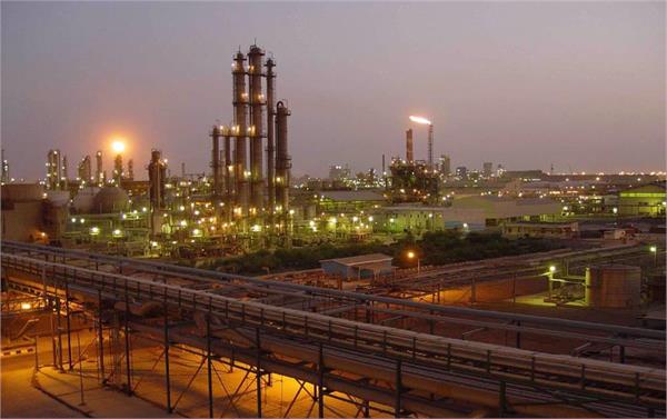 مهار آتش سوزی در پتروشیمی بندر امام