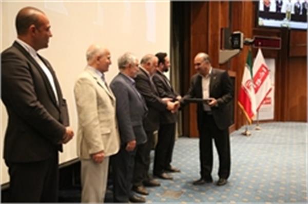 اهدای نشان ماندگار ملی به پالایشگاه آبادان