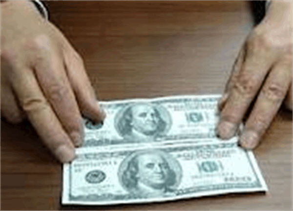 ورود دلارهای تقلبی به بازار