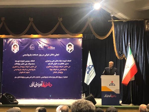 جلوگیری از خام‌فروشی راهی جز توسعه صنعت پتروشیمی ندارد/ پتروشیمی‌ها ۹ میلیارد یورو به سامانه نیما عرضه کردند