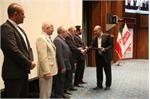 اهدای نشان ماندگار ملی به پالایشگاه آبادان