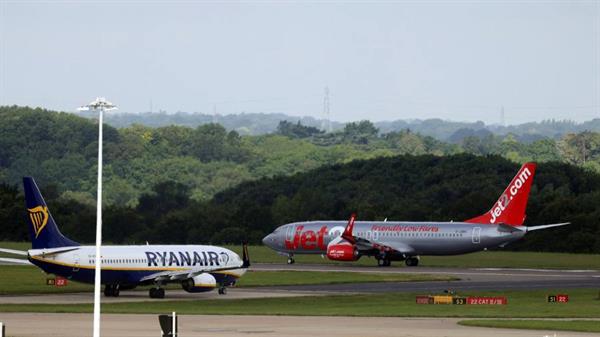 Brussels targets aviation fuel tax in drive to cut carbon emissions