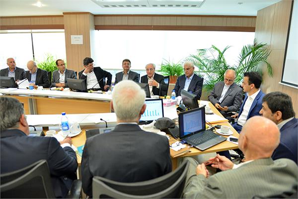 پیشنهادهای رییس سابق بانک‌مرکزی در جمع فعالان اقتصادی مدیران عامل بانک‌ها در اتاق تهران چه گفتند؟