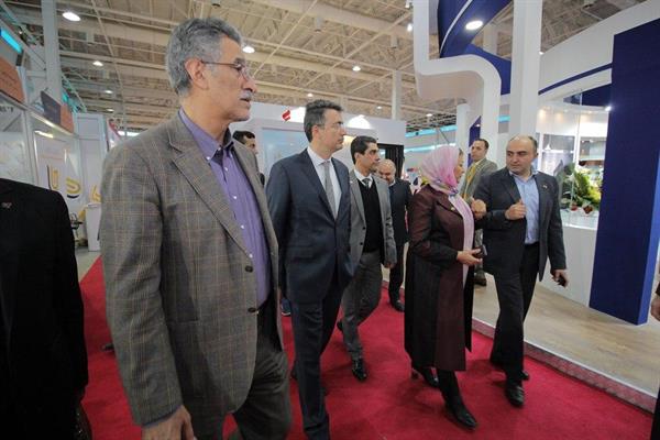 برگزاری نمایشگاه پایین دست نفت در روزگار تحریم سخت‌تر از هر زمان دیگری است