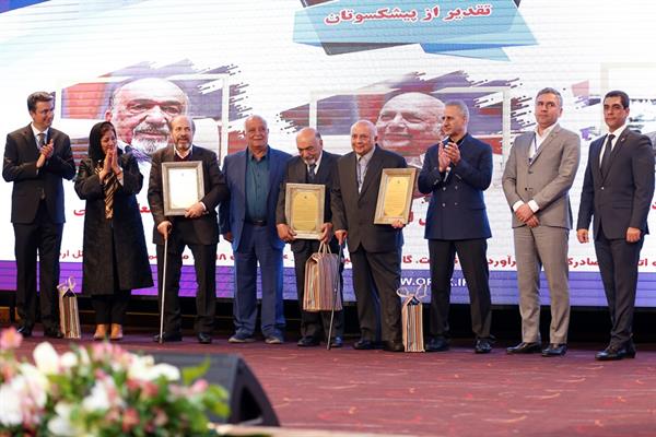 تقدیر از پیشکسوتان