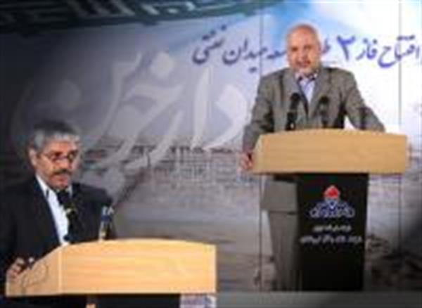 کارشناسان شرکت ملی نفت خواستار شفاف سازی وزیر نفت و مدیر عامل این شرکت درباره میدان نفتی دارخوین شدند