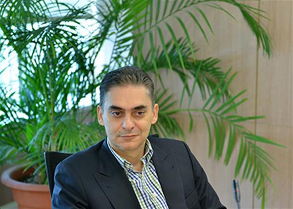 رئیس کنفدراسیون صادرات پاسخ می دهد؛ تجارت ایران اسیر چه بندهایی است؟