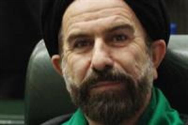 قلعه‌بانی فرق یک لیوان آب با یک لیوان نفت را نمی‌داند/جریان انحرافی وزیر نفت را دور زده است