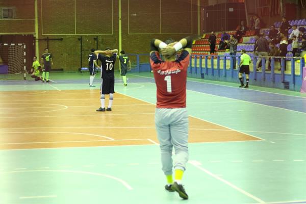 فوتسال نیمه نهایی اوپکس 11