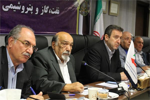 عضو هیات‌مد‌یره اتحاد‌یه فرآورده های نفت ، گاز و پتروشیمی: 13/5 درصد هزینه سربار داریم/ شرکت ملی نفت رقیب بخش خصوصی شده است