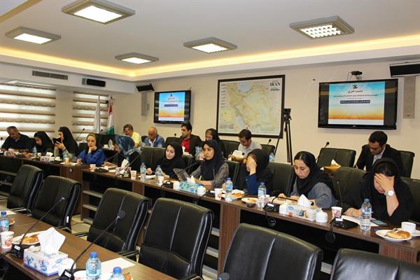 نشست خبری مورخ 5-6-98 2