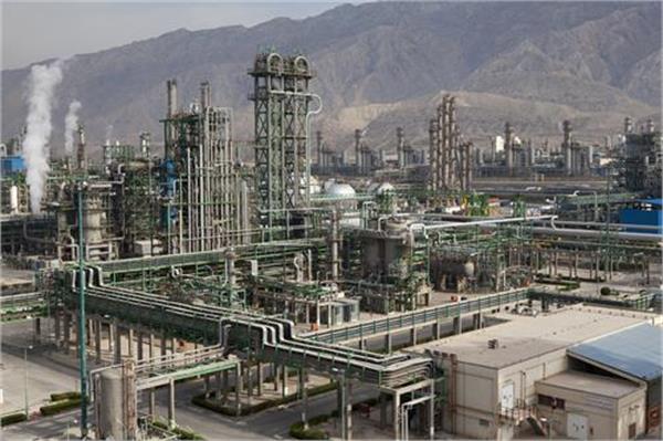 توسعه پتروشیمی ها به رشد اقتصادی کمک می کند