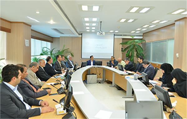 در نشست کمیسیون بازار پول و سرمایه عنوان شد بخشنامه جدید بانک مرکزی برای رفع ممنوع‌الخروجی‌ها / ورود فرابورس به تامین مالی بنگاه‌ها