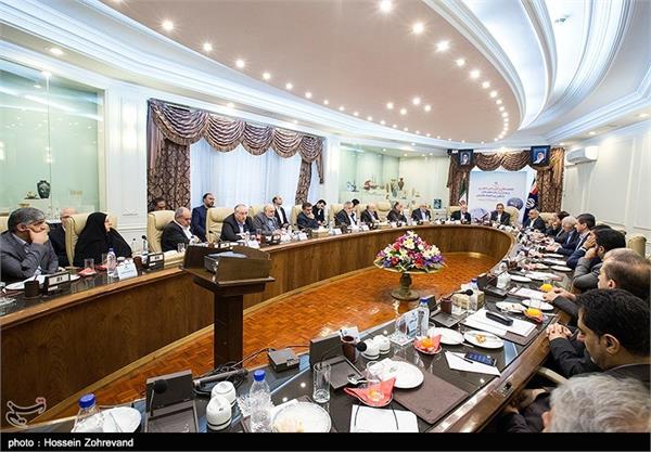مذاکرات نفتی روس‌ها در تهران/ احتمال امضای قرارداد با گازپروم و لوک اویل قوت گرفت