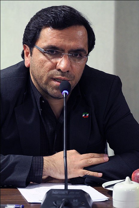 وحید ابراهیمی،‌ دبیرکل اتحادیه صادر کنندگان فرآورده های نفت، گاز و پتروشیمی ایران