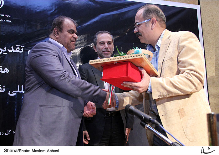 قدردانی وزیر نفت از غرفه های برگزیده هفدهمین نمایشگاه نفت