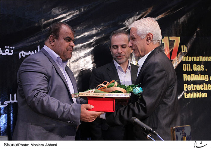 قدردانی وزیر نفت از غرفه های برگزیده هفدهمین نمایشگاه نفت