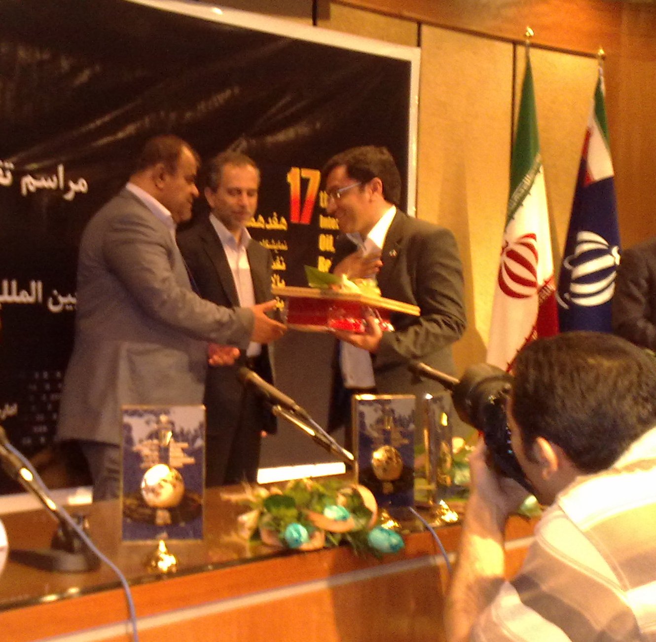 قدردانی وزیر نفت از غرفه های برگزیده هفدهمین نمایشگاه نفت